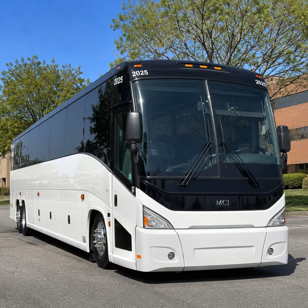 corporate event and employee shuttle buses in new braunfels